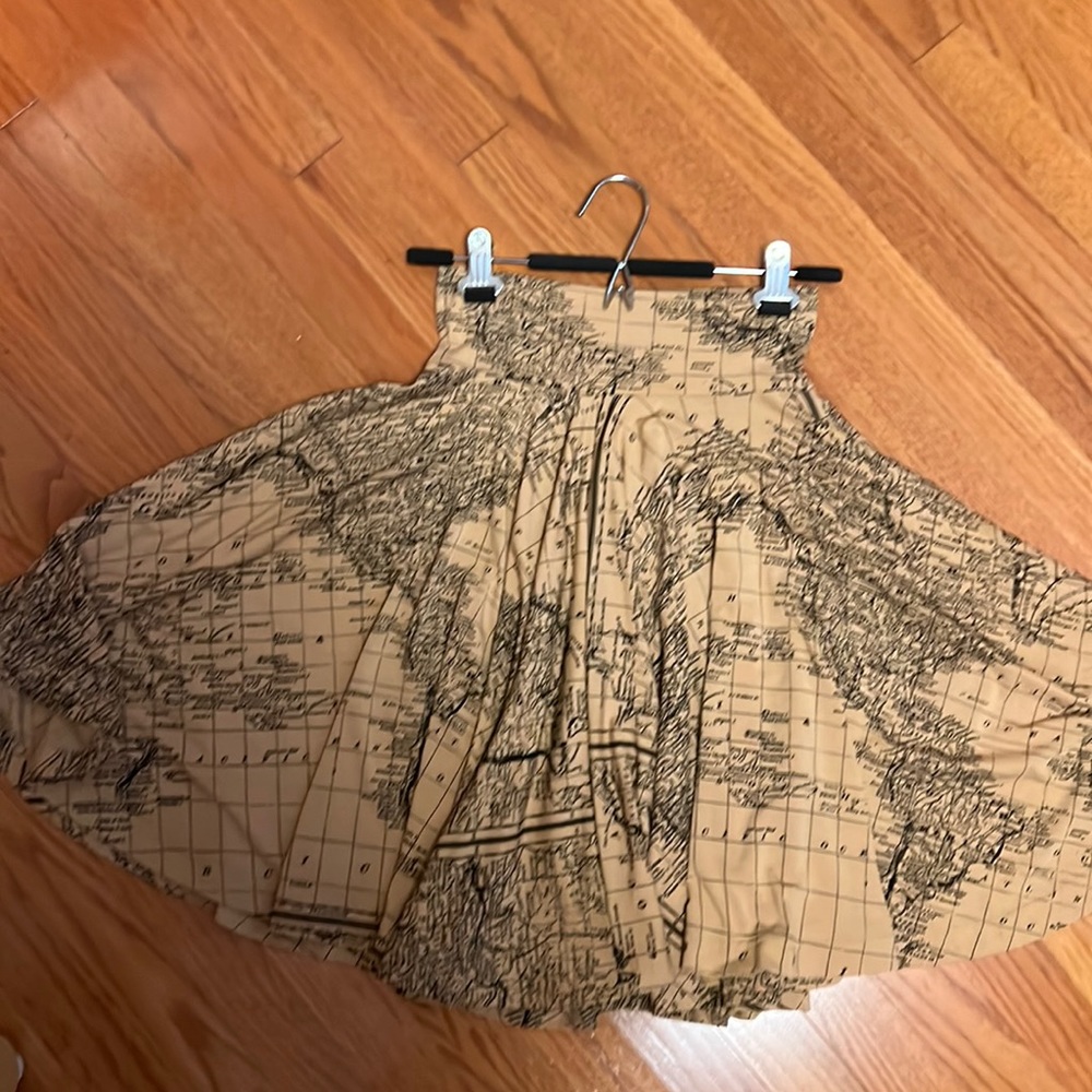 Map of the world skirt with swing and pockets!